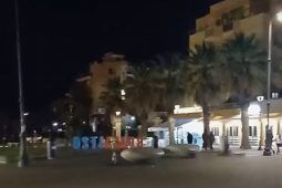 Piazza Anco Marzio a Ostia senza luminarie