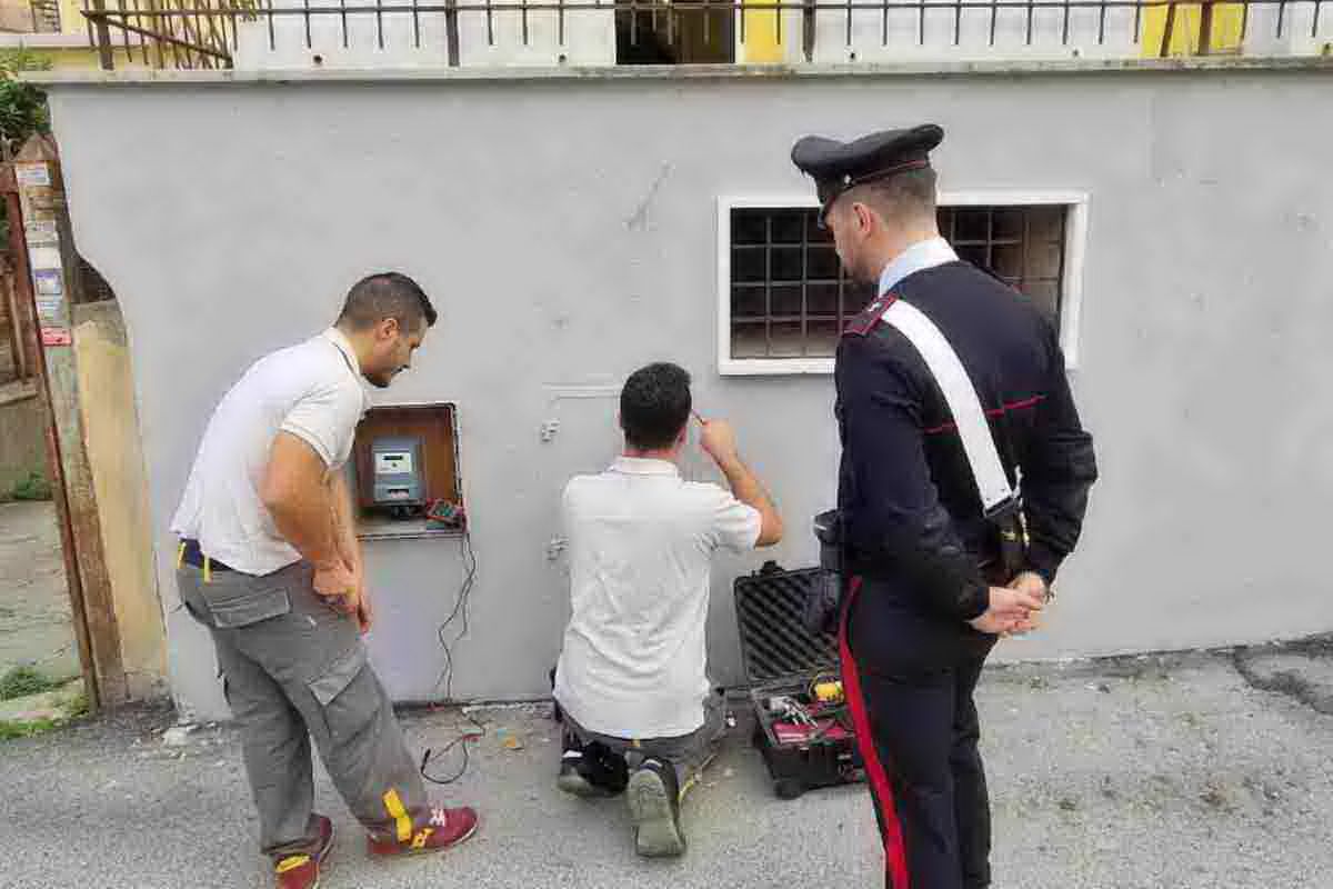 Carabinieri furto energia elettrica
