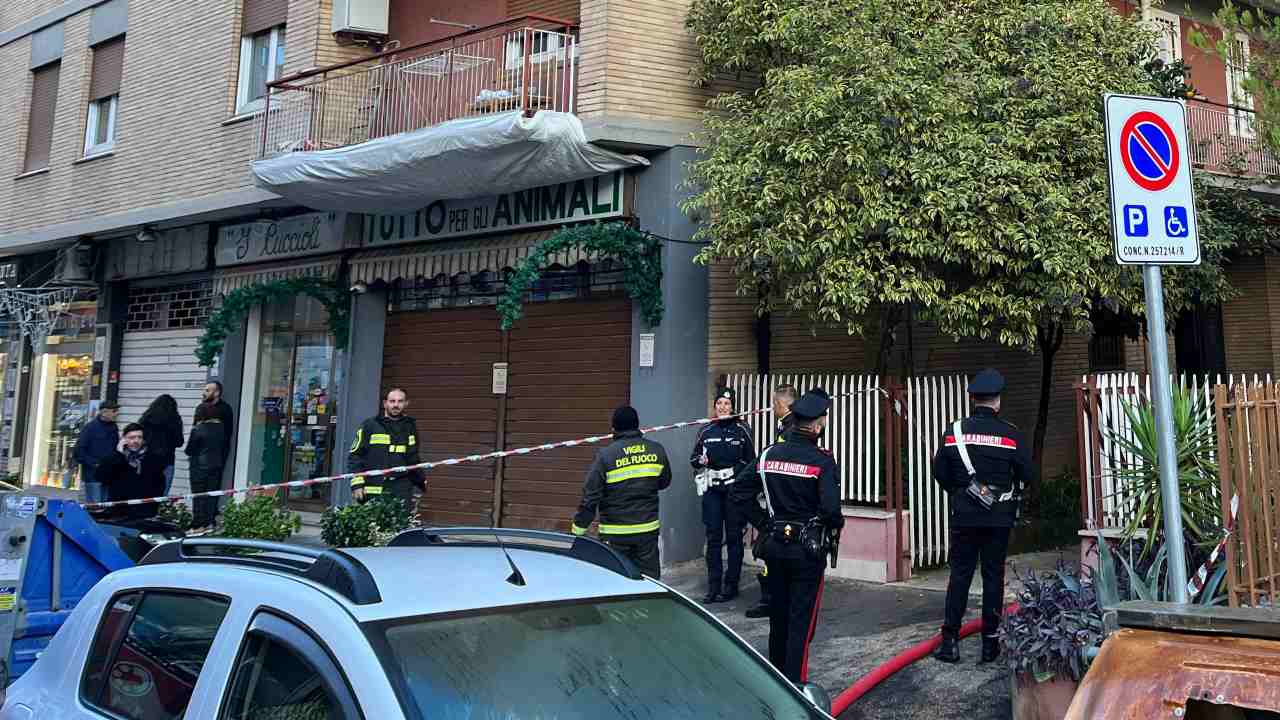 Carabinieri vigili del fuoco Casal Bruciato