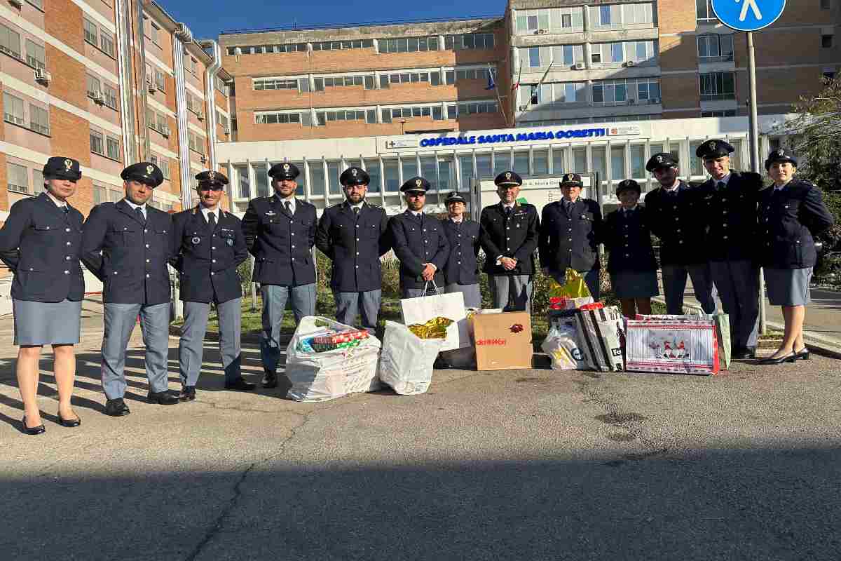 Opera di beneficenza della polizia a un ospedale - www.IlCorrieredellacittà.com