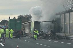 Camion in fiamme sul GRA