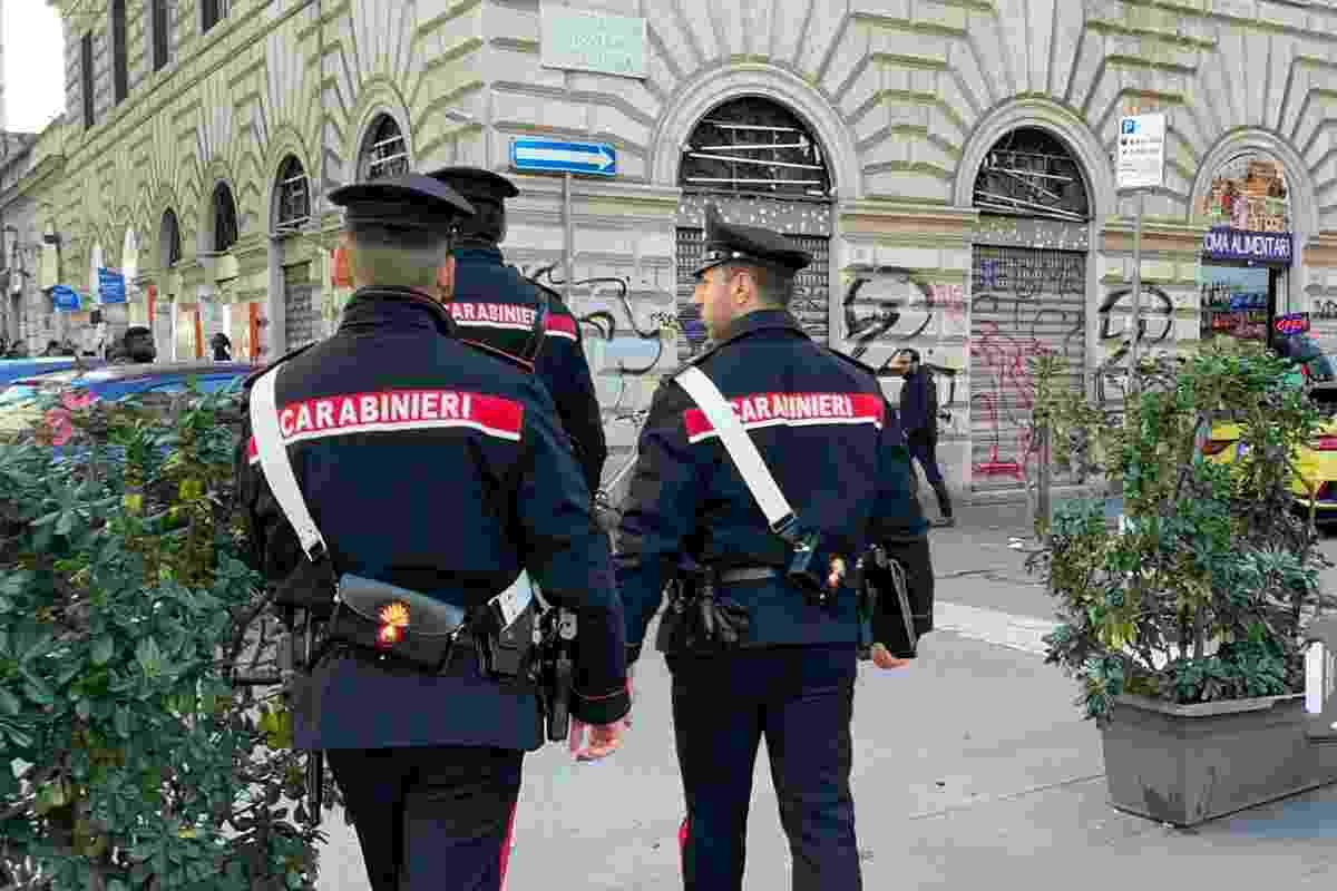 Controllo dei Carabinieri all'Esquilino