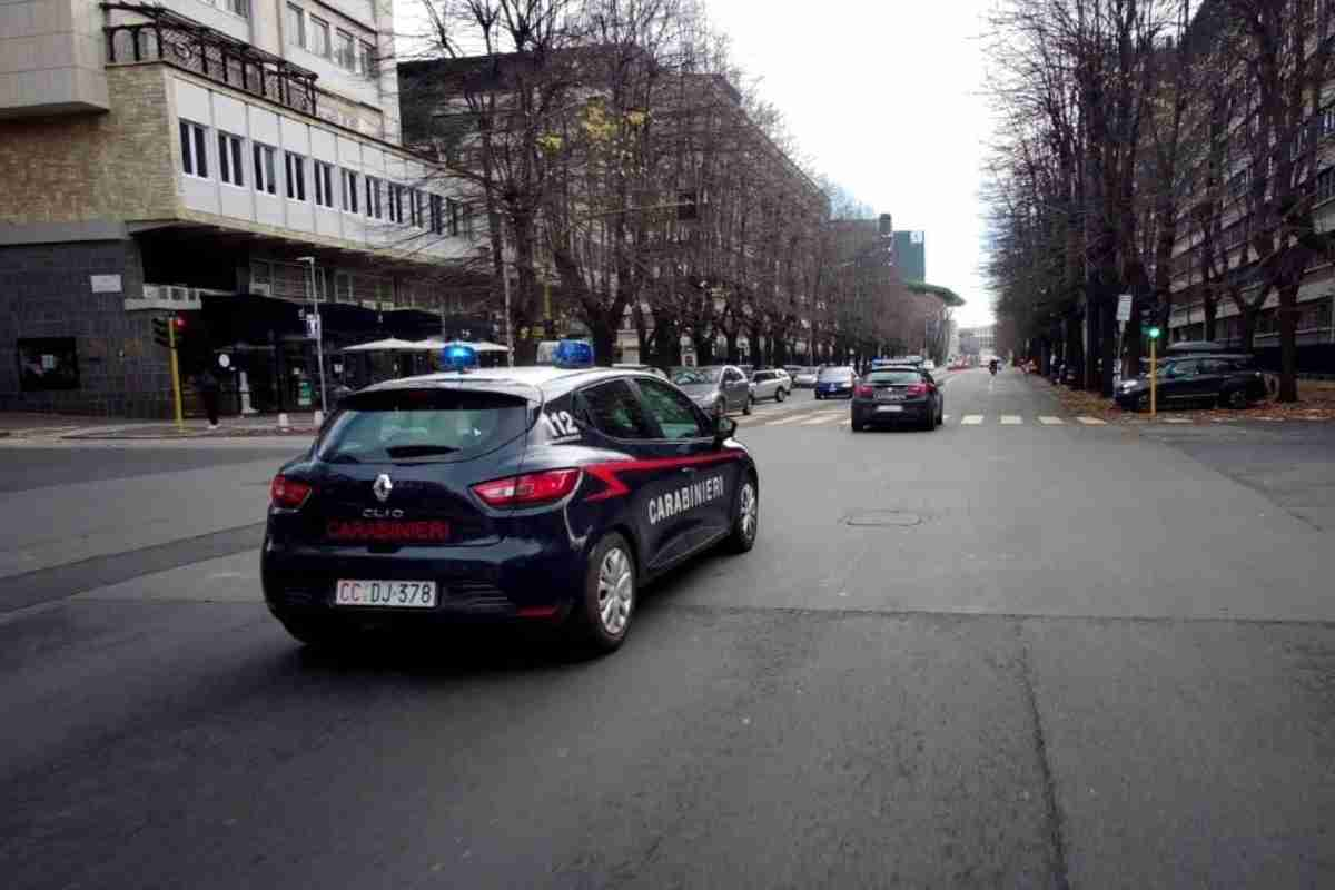 Carabinieri di pattuglia a viale Europa