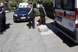 Ambulanza e Carabinieri per tentato suicidio a Roma