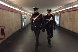 Controllo dei Carabinieri sulla Metro A