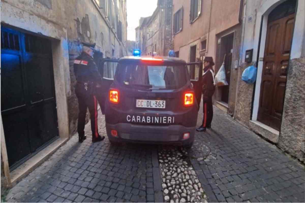 Retata dei carabinieri a Cori, dove è stata messa in atto un'operazione per contrastare il traffico di cocaina - www.IlCorrieredellacittà.com
