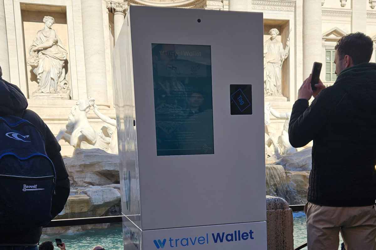 Installazione fontana di trevi oggi a roma