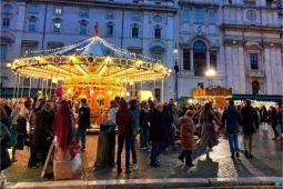 Giostra al centro di Piazza Navona