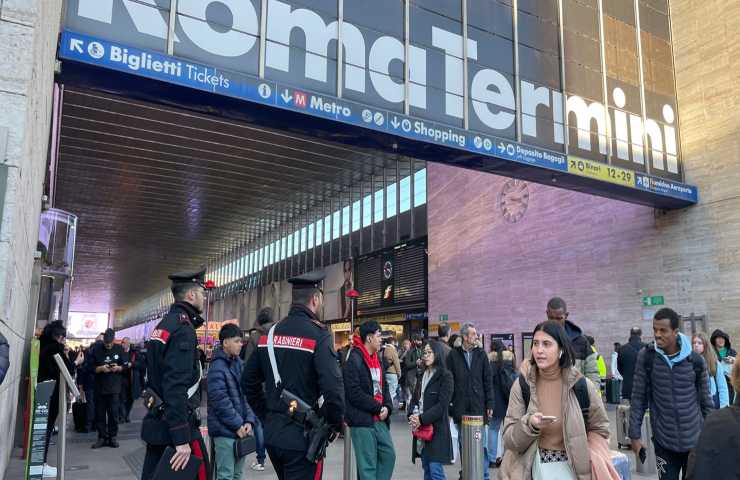 I controlli dei carabinieri alla stazione Termini