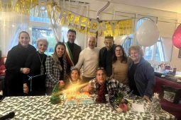 Nonna compie 110 anni ad Aprilia, i festeggiamenti dei parenti -Credit: ilcaffe.tv