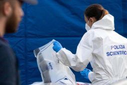 Polizia scientifica trovato cadavere scuola Roma