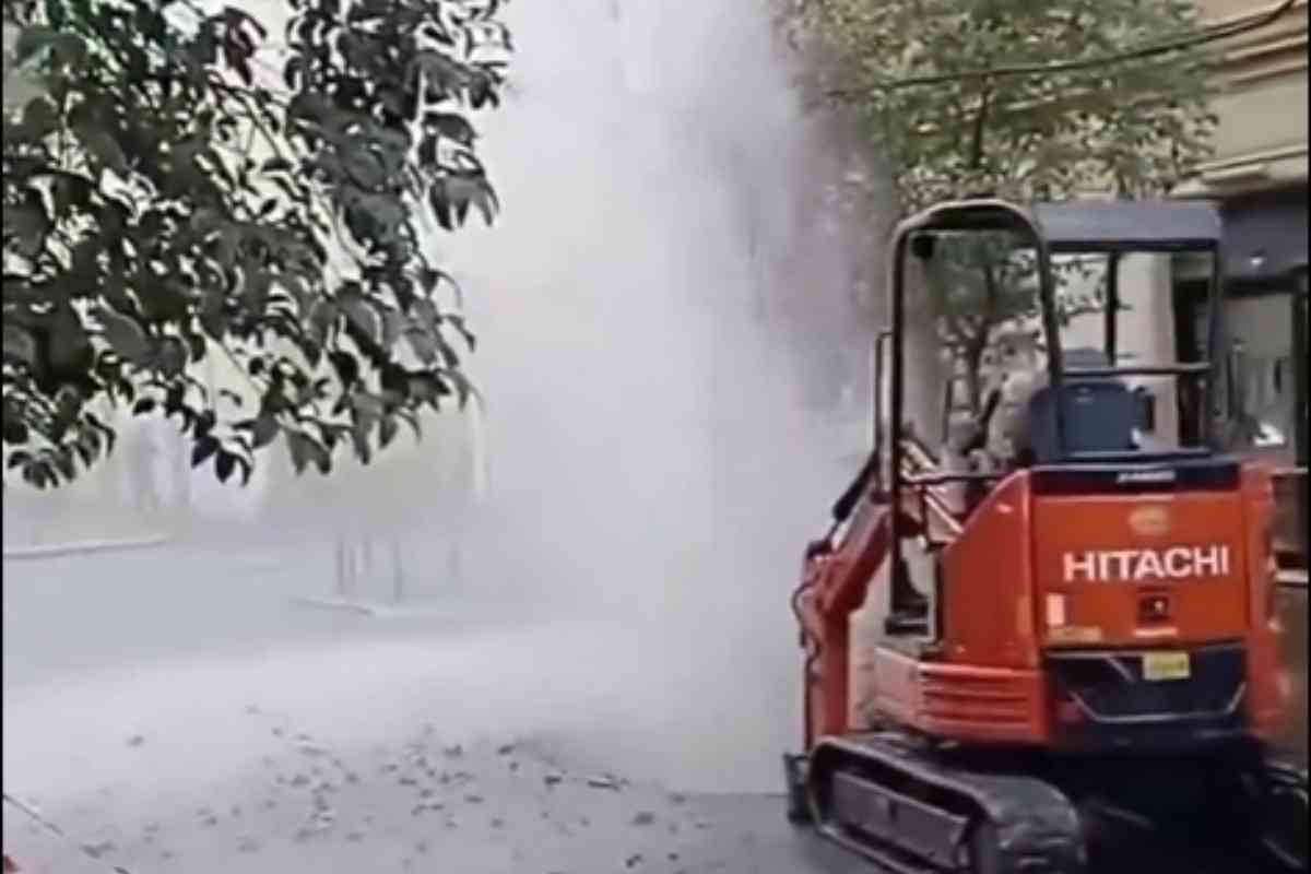 Rottura di una tubatura a San Giovanni