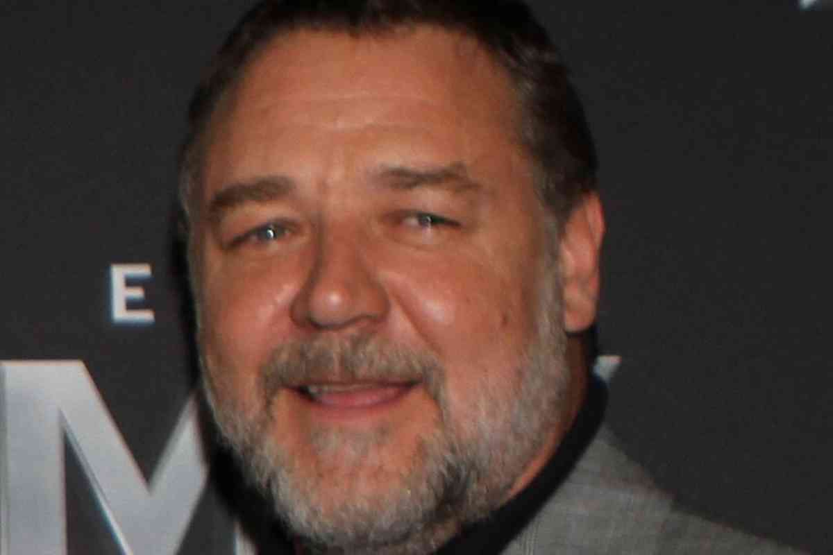 Russell Crowe sorride