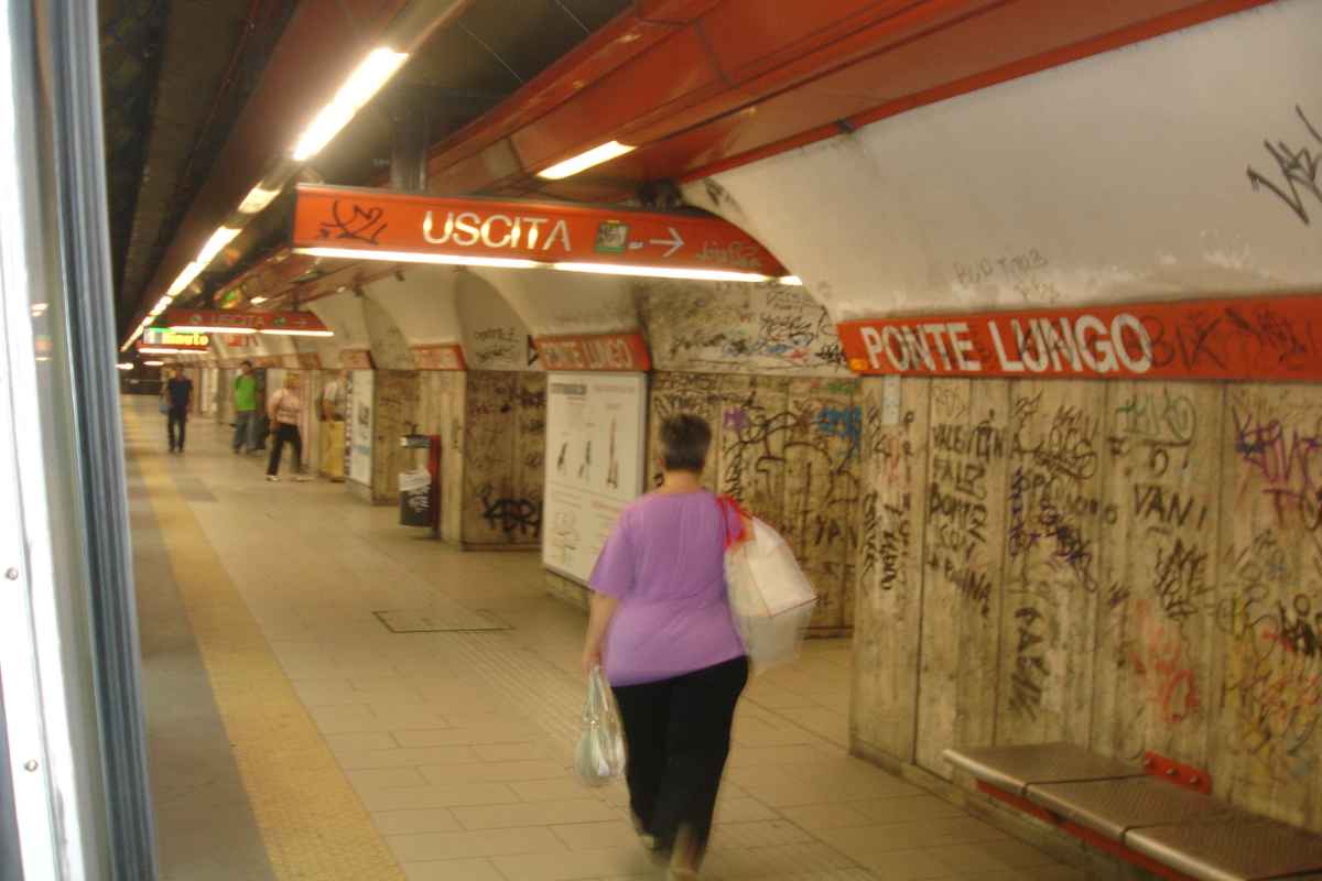 Banchina alla stazione di Ponte Lungo