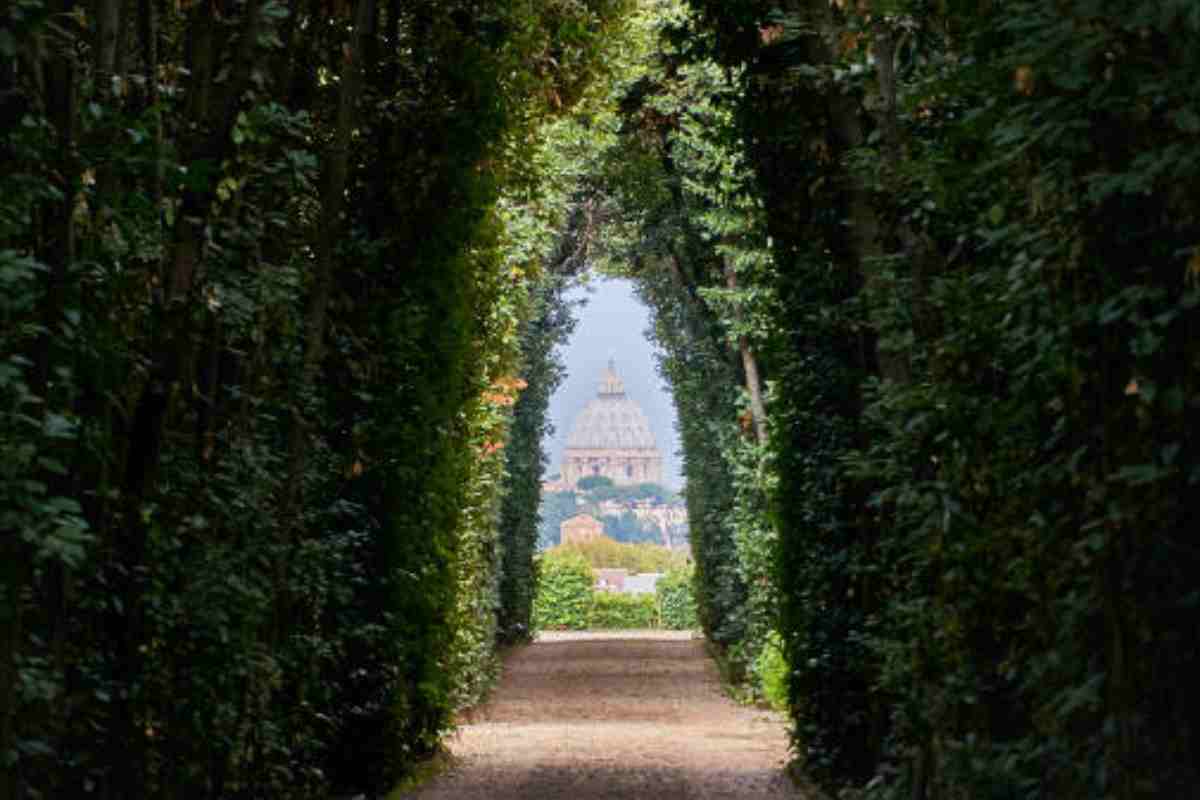 Il panorama dallo spioncino del portone del Priorato dei Cavalieri di Malta sull’Aventino