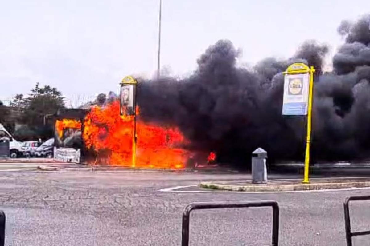 Incendio bus Roma Anagnina