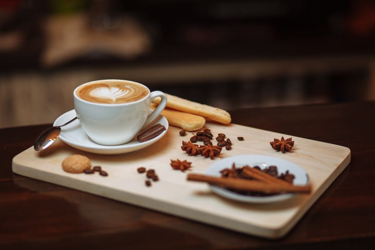 Cappuccino quanto costa in europa e a Roma