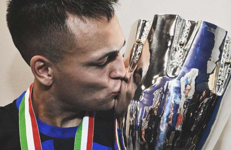 Lautaro Martinez con la Supercoppa italiana
