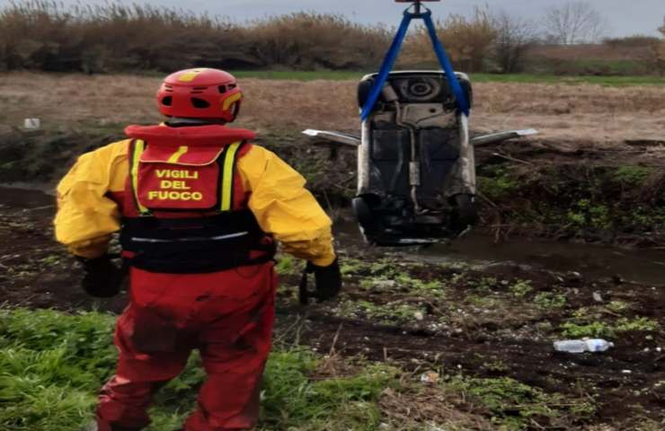 Salvataggio d'urgenza a Sezze, un uomo ha rischiato di annegare dopo aver sbandato con l'auto ed essere finito in un canale - www. IlCorrieredellacittà.com