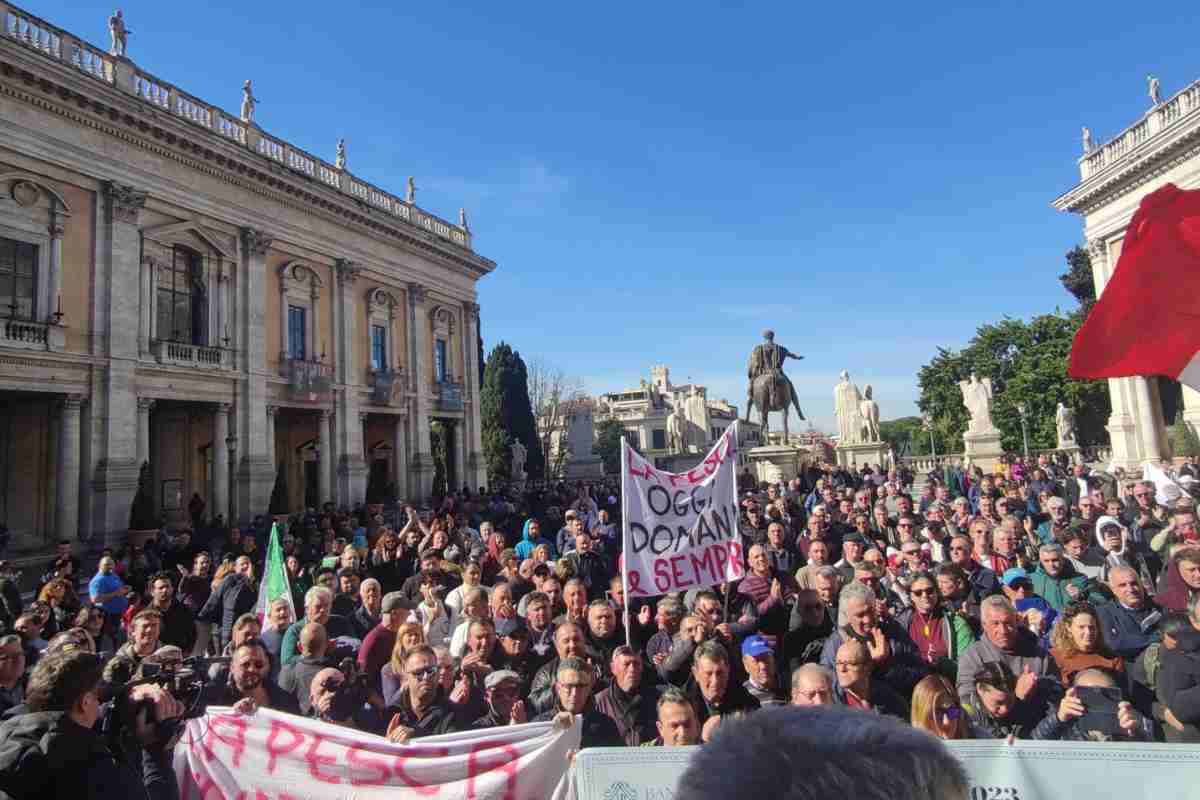 Agricoltori in protesta sotto il Campidoglio di Roma