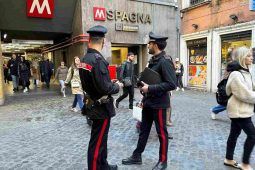 Carabinieri a piazza di Spagna