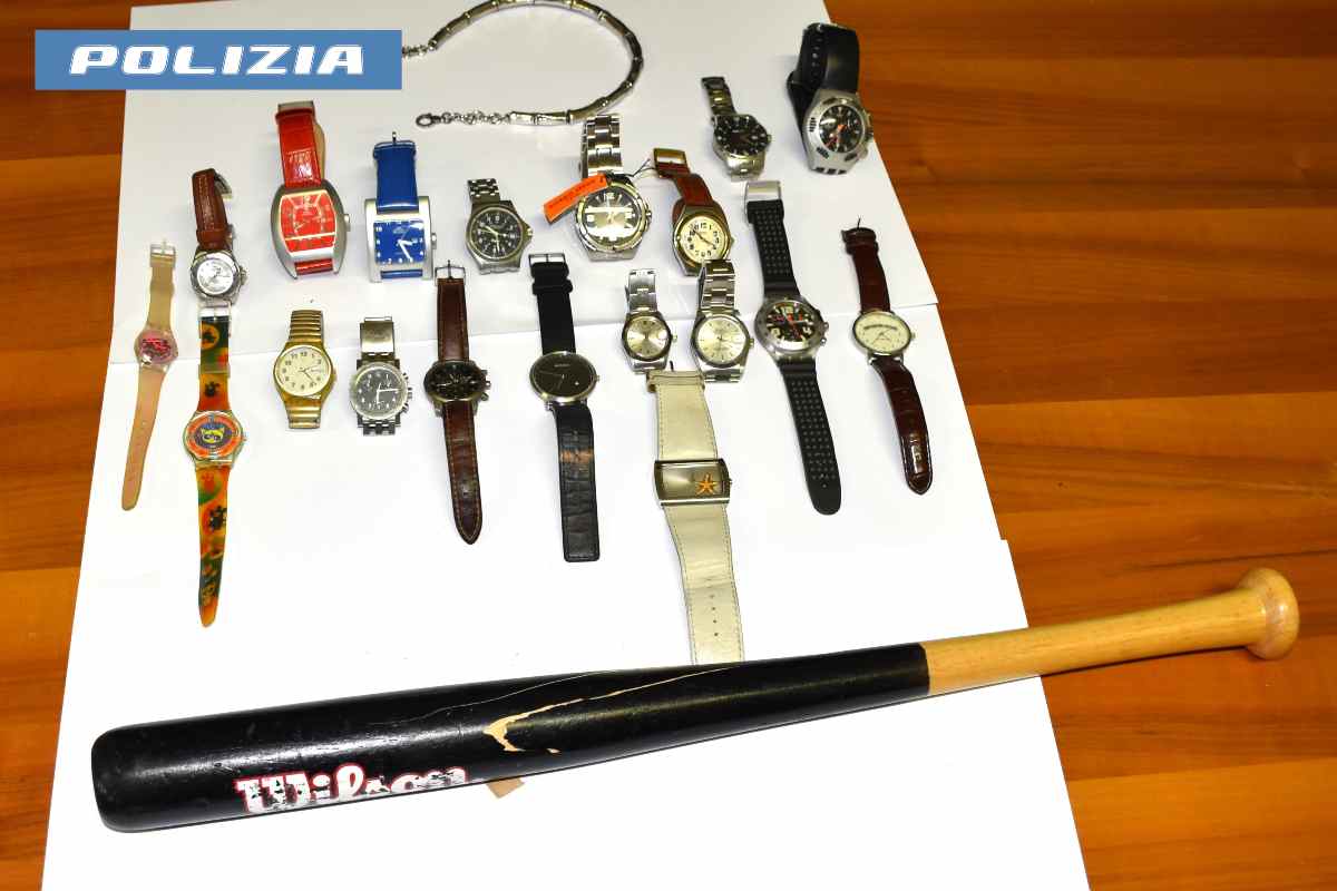 Polizia Ostia armi e materiale sequestrato