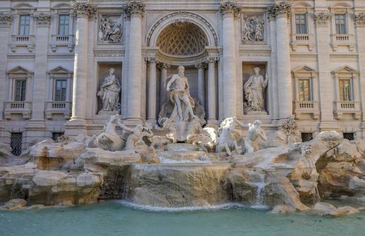 Statue sulla Fontana di Trevi