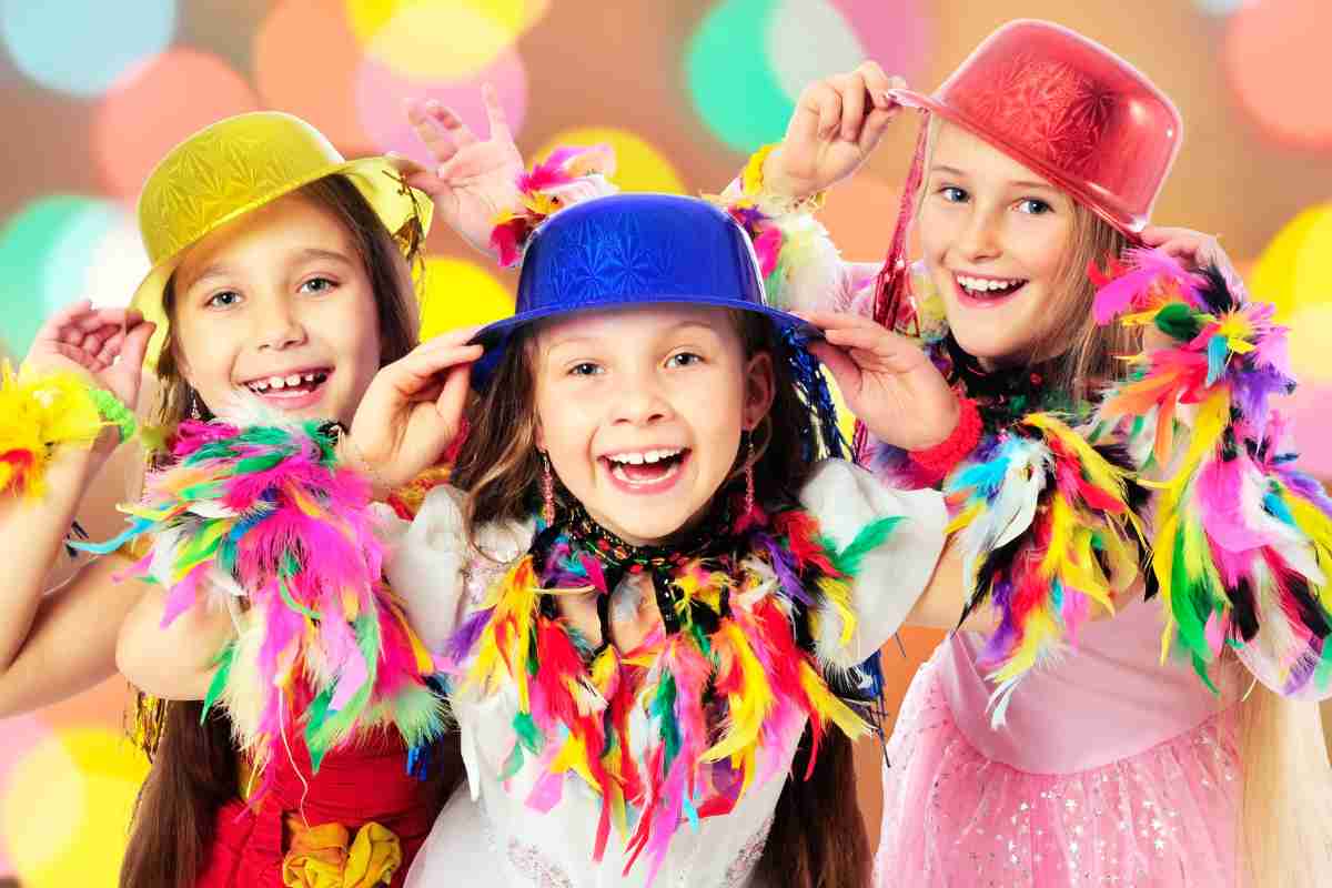 Bambini festeggiano il Carnevale