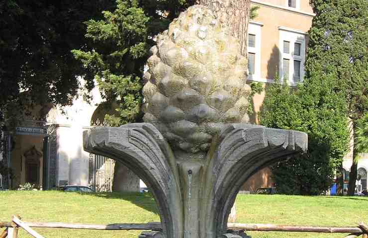 fontana della Pigna