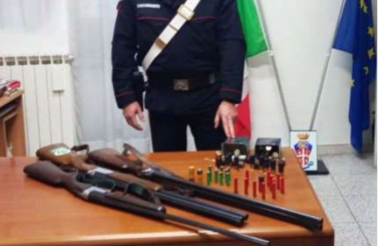 Carabinieri sequestrano fucili Minturno per spari cane