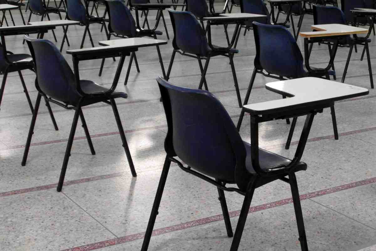 università