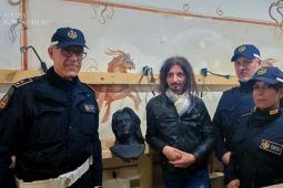 Busto Anna Magnani consegnato all'autore