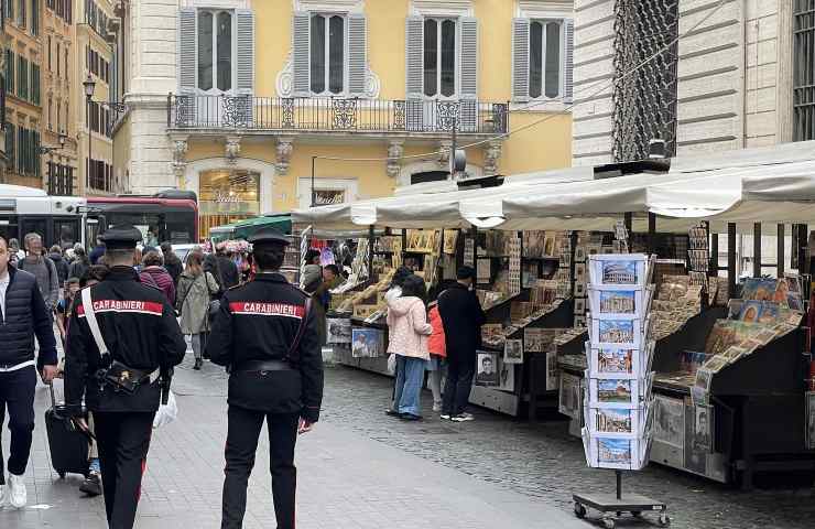 Carabinieri controlli in centro a Roma