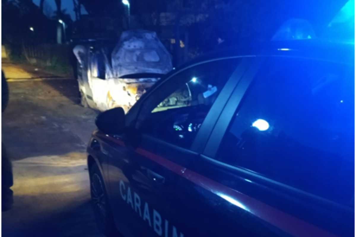 Autocarro in fiamme a Terracina