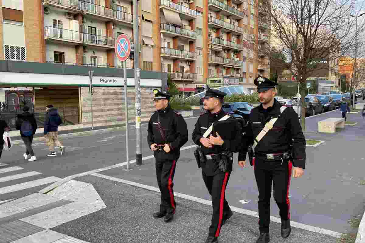 Carabinieri alla Metro Pigneto