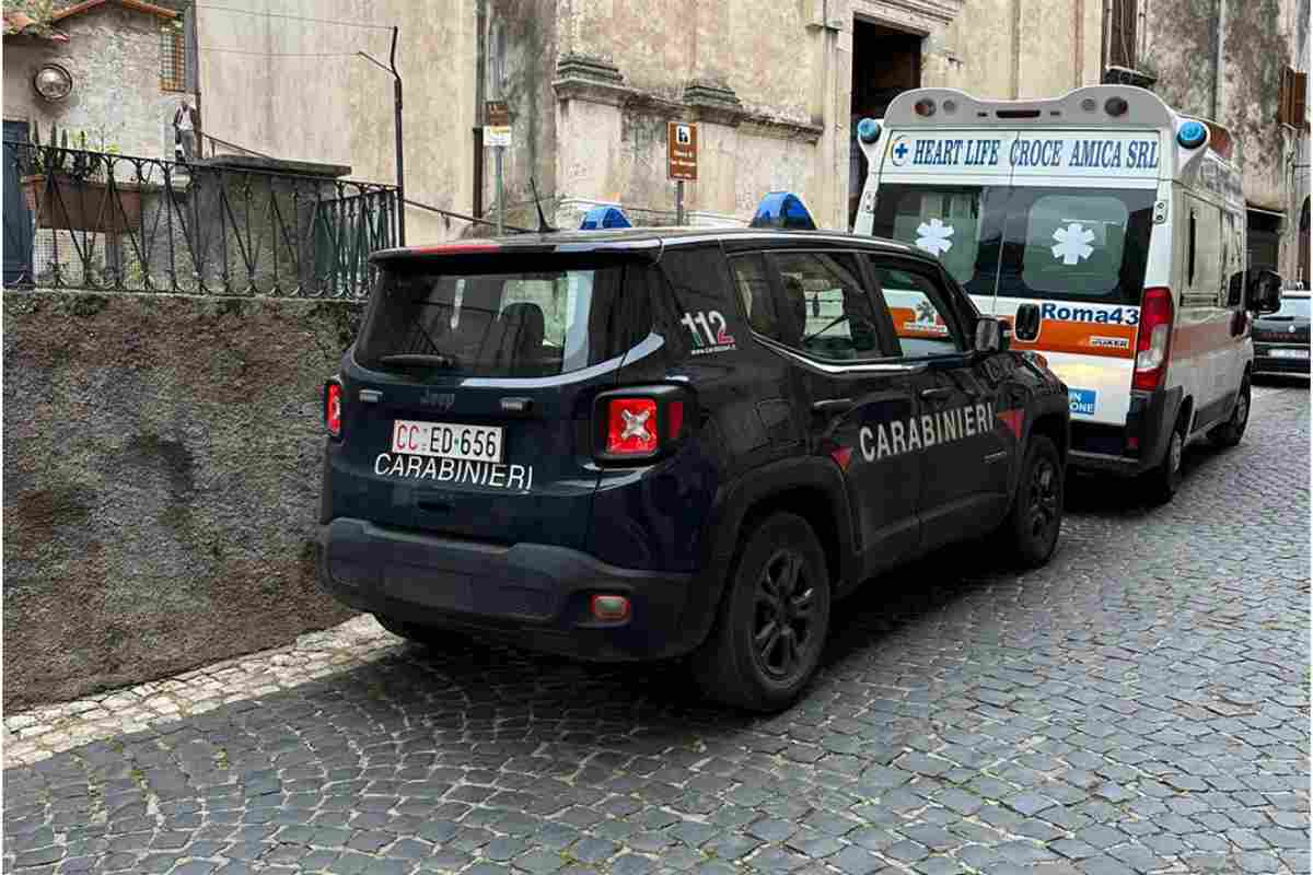 Carabinieri e ambulanza a Sermoneta