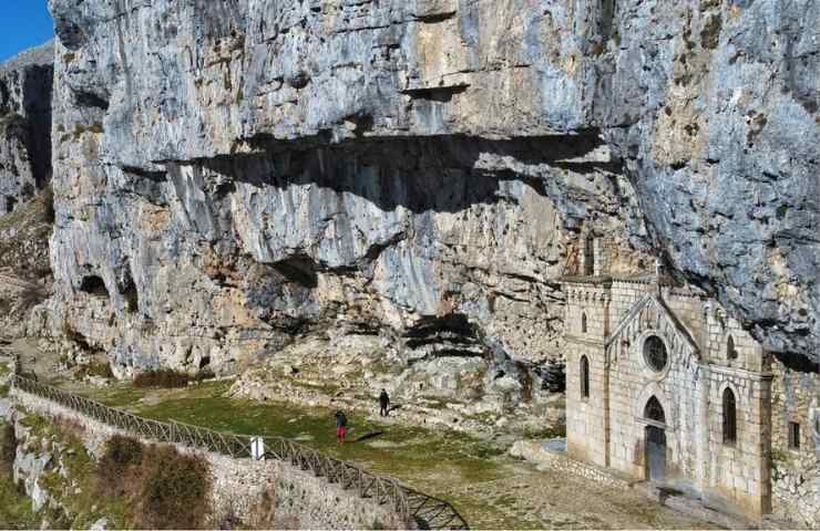 Vista dell'Eremo di San Michele Arcangelo