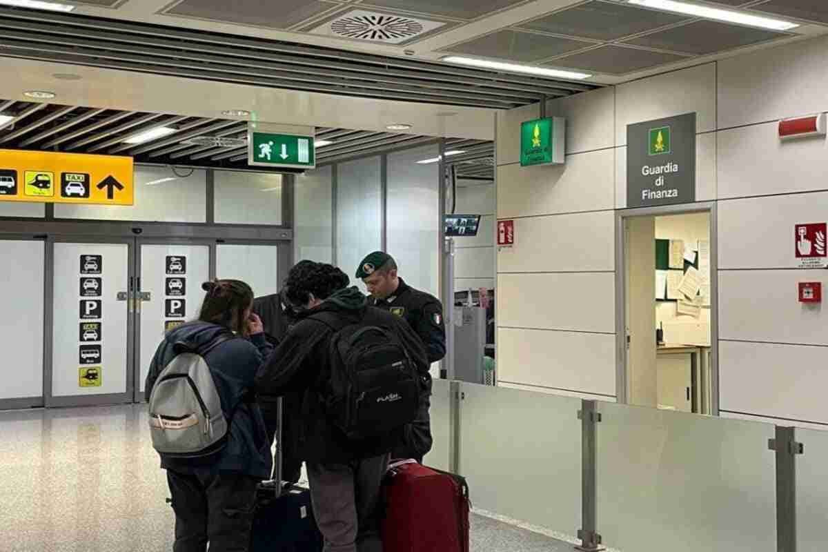 Guardia di Finanza all'Aeroporto di Fiumicino