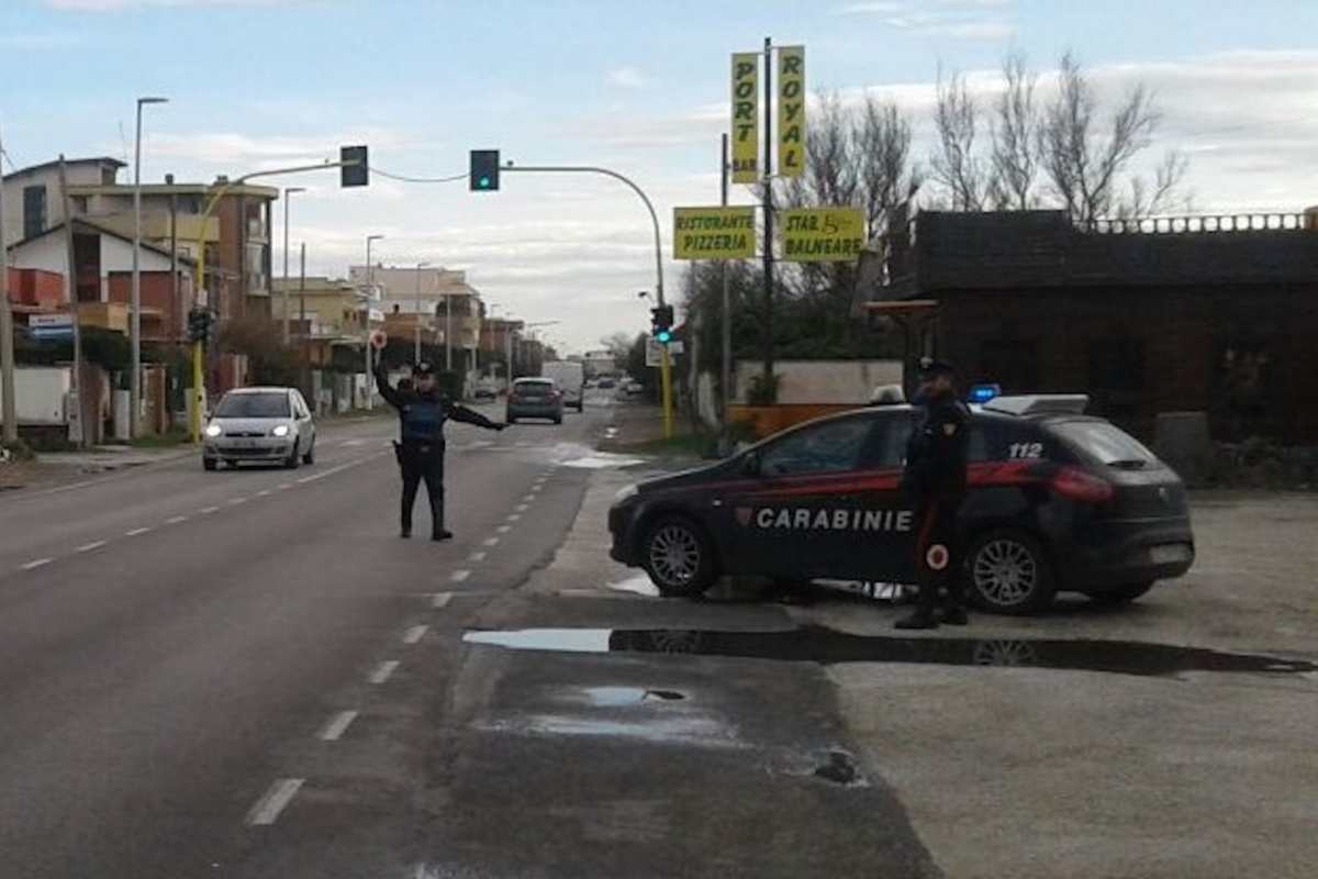 Controlli dei Carabinieri a Pomezia