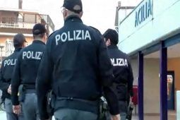 Poliziotti ad Acilia