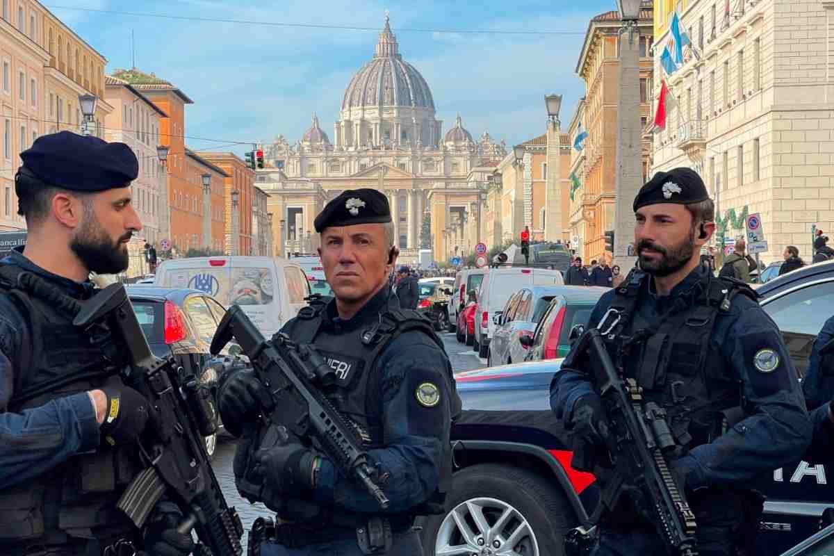 Roma blindata via crucis