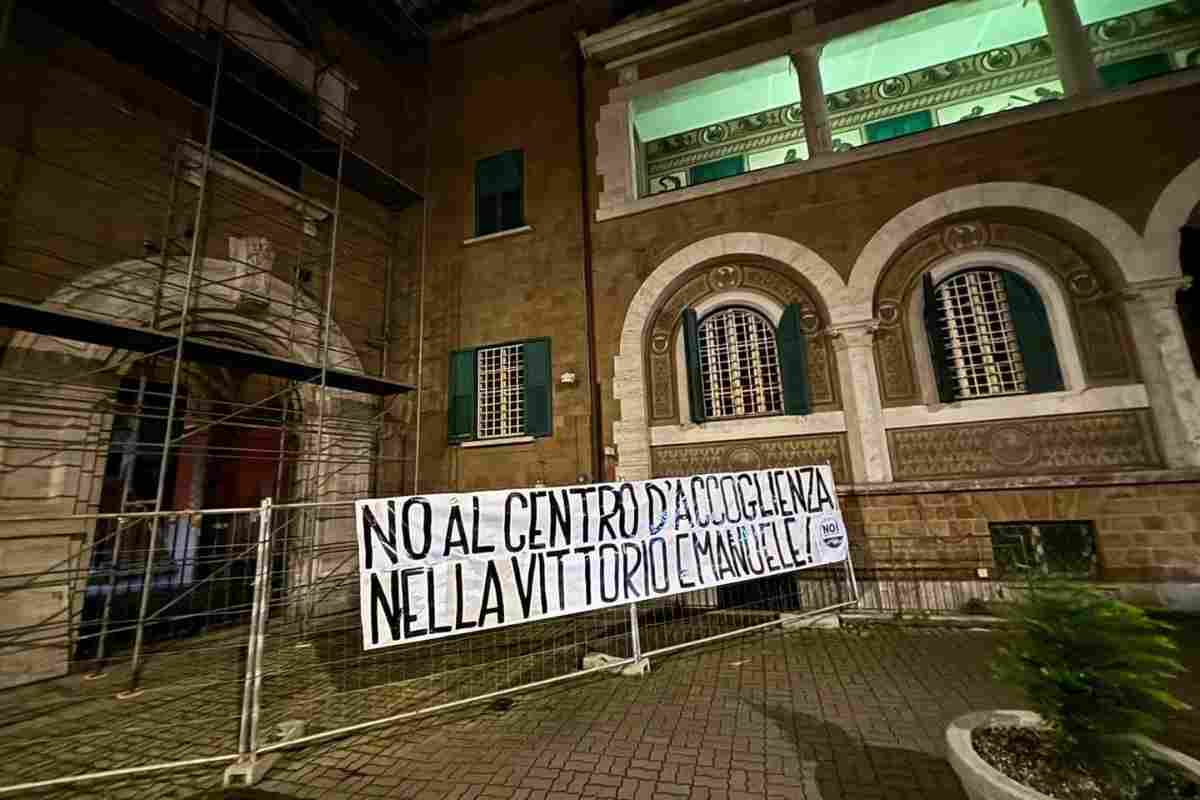 Lo striscione di Noi