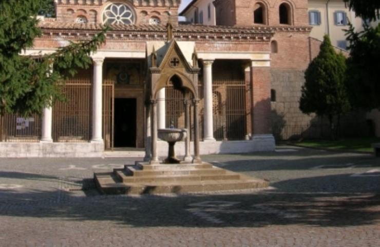 Veduta della Chiesa abbaziale di Santa Maria a Grottaferrata 