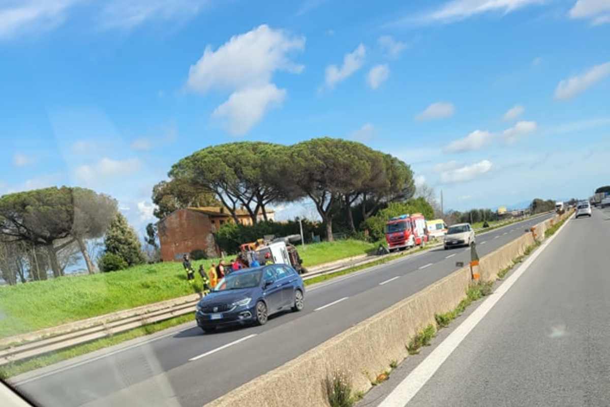 Incidente pontina strada chiusa