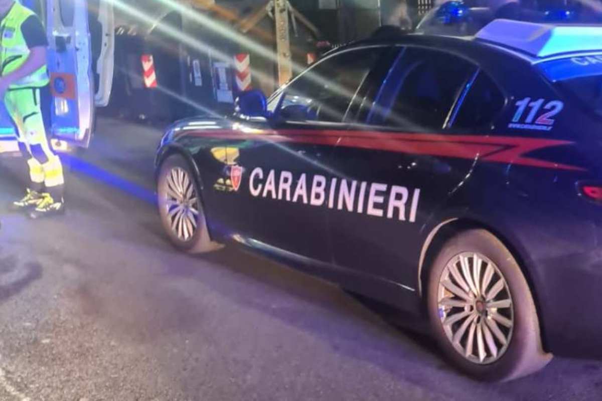 Roma, precipita per 6 metri: giovane in codice rosso