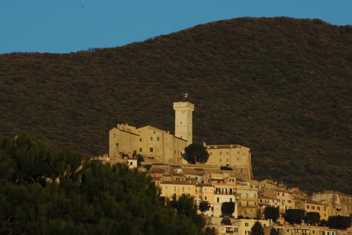 È la fortezza più grande e imponente del Lazio, a 1 ora di viaggio da Roma: vista mozzafiato