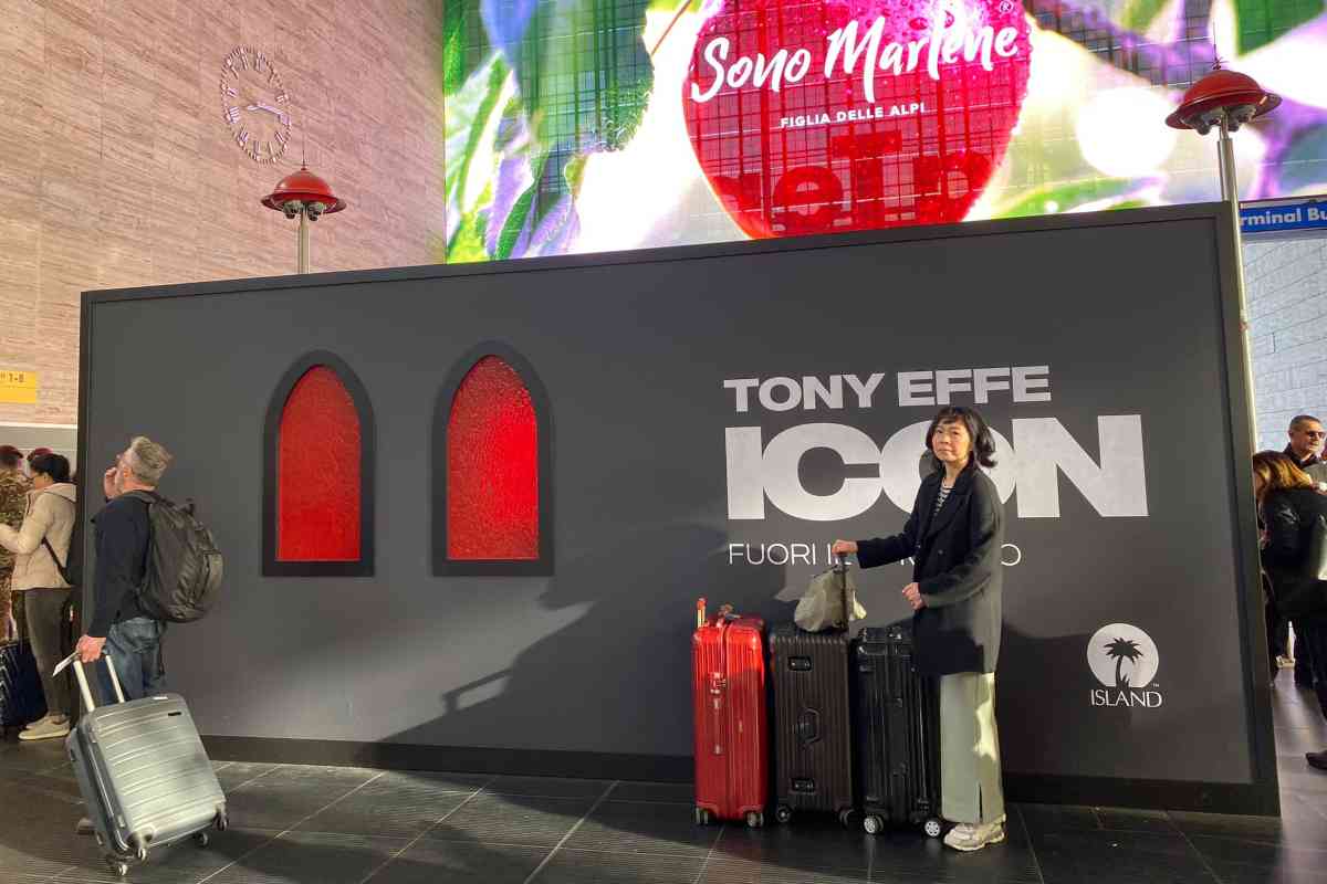 Tony Effe Chiesa Temporanea Roma Termini