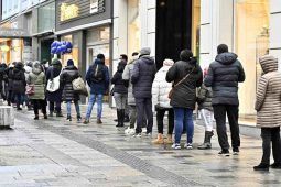 Code e traffico per l'apertura del nuovo negozio