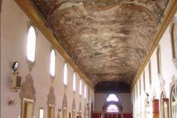 Il dipinto su tela più grande al mondo si trova a Maddaloni, in provincia di Caserta, nel Convitto Giordano Bruno