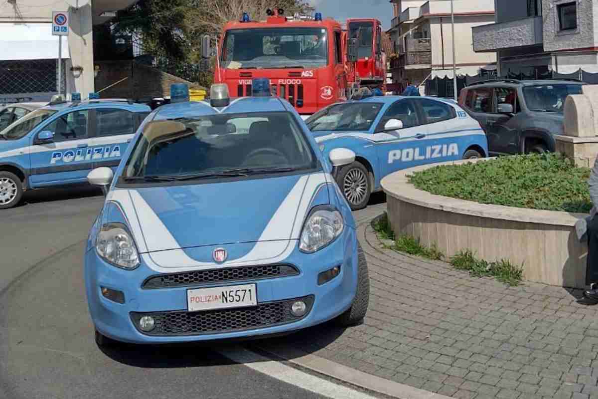 Roma, clochard aggredisce Vigile del Fuoco e poliziotti: follia in strada all’alba